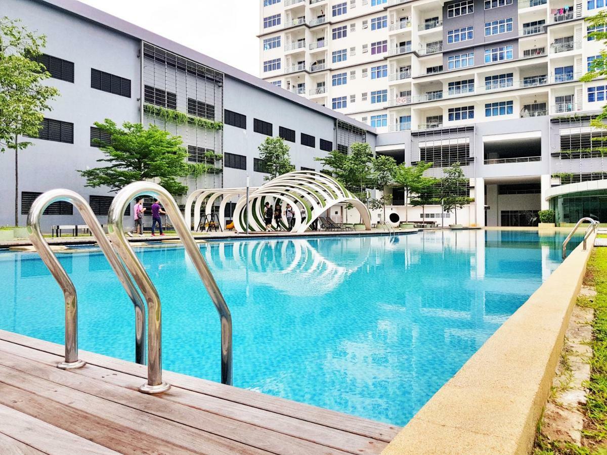 No.5 The Mint @ Puchong Center Near Ioi Mall Exteriör bild