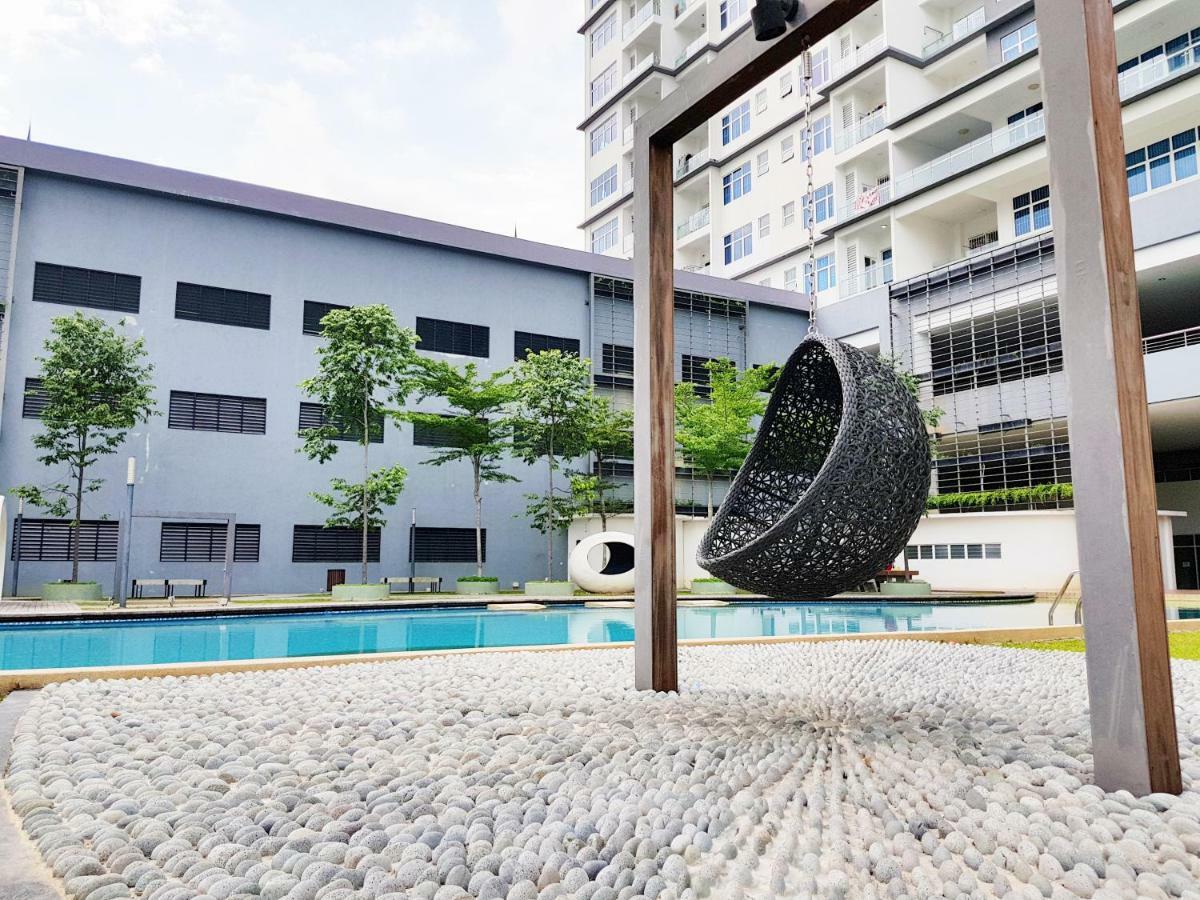No.5 The Mint @ Puchong Center Near Ioi Mall Exteriör bild