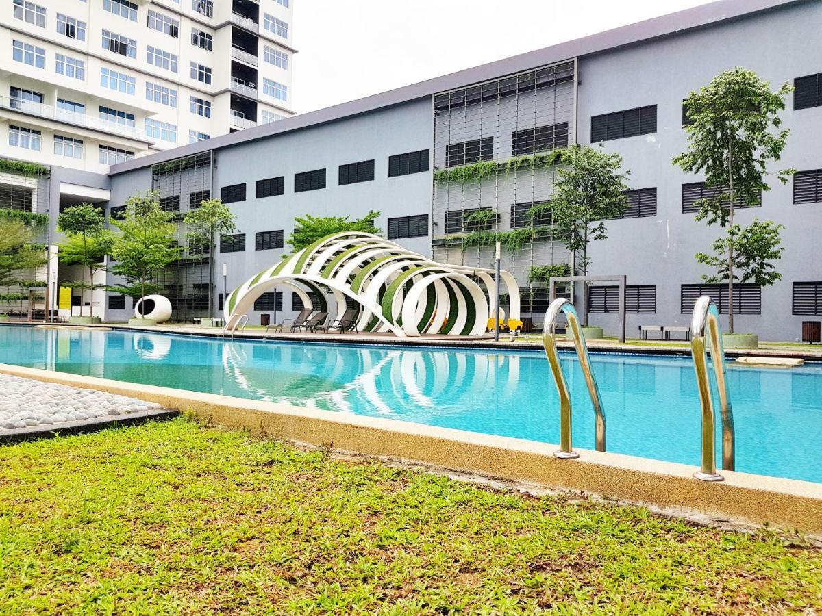 No.5 The Mint @ Puchong Center Near Ioi Mall Exteriör bild