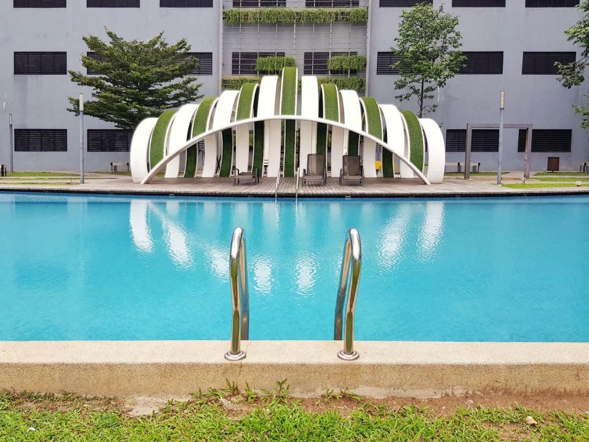 No.5 The Mint @ Puchong Center Near Ioi Mall Exteriör bild