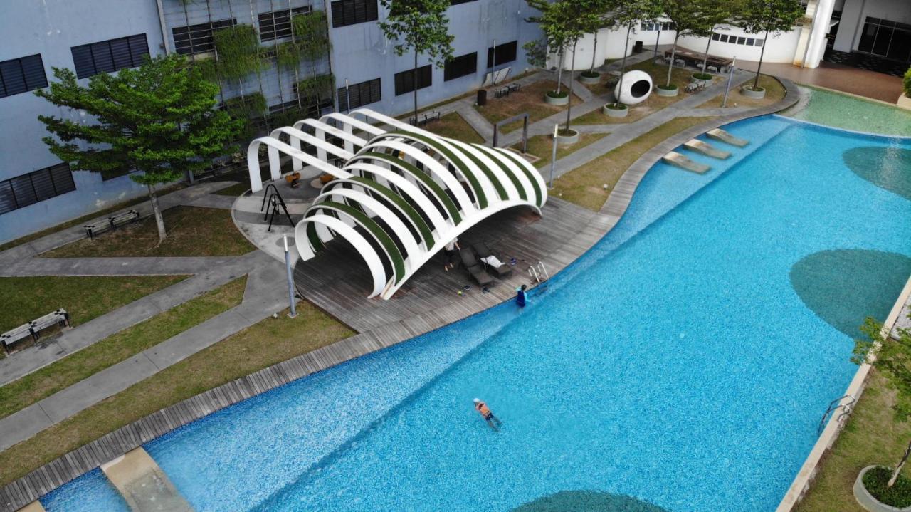 No.5 The Mint @ Puchong Center Near Ioi Mall Exteriör bild